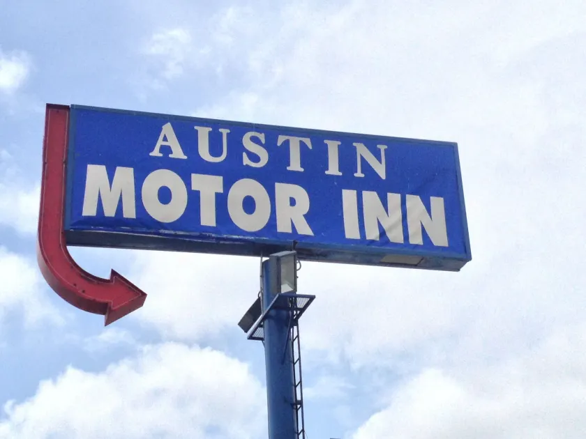 Austin Motor Inn - Image 1