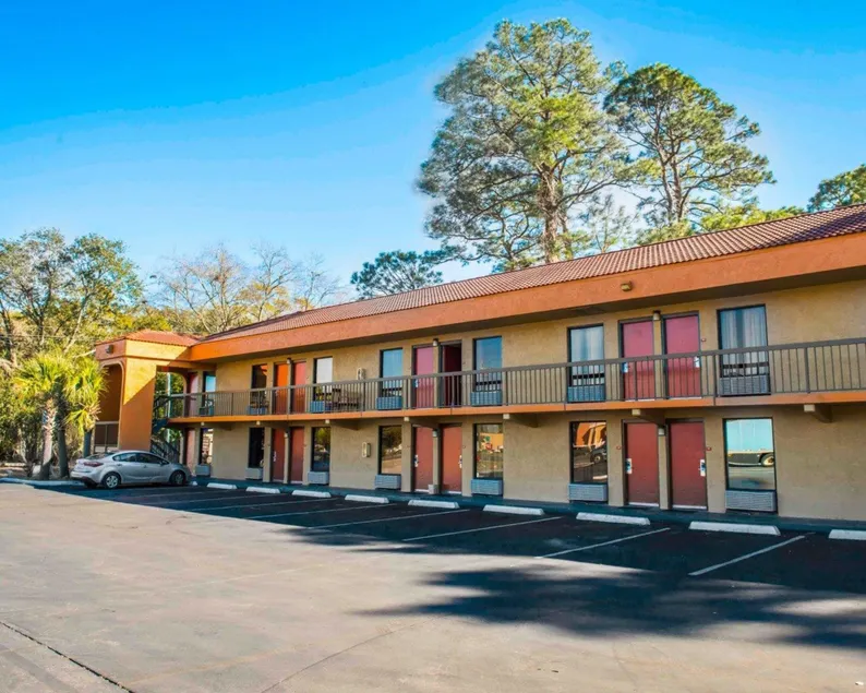 Econo Lodge Panama City St Andrews - Image 1