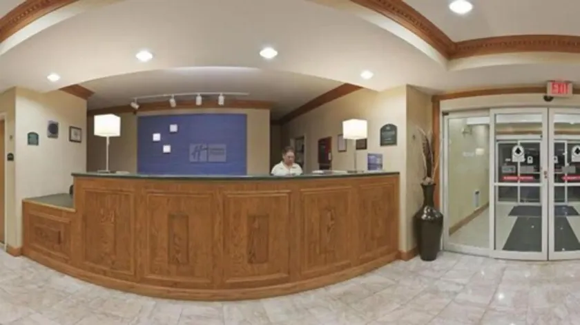 Holiday Inn Express Hotel & Suites Defiance by IHG - Rezeption