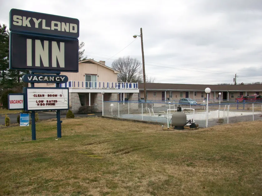 Skyland Inn - Bristol - Image 1