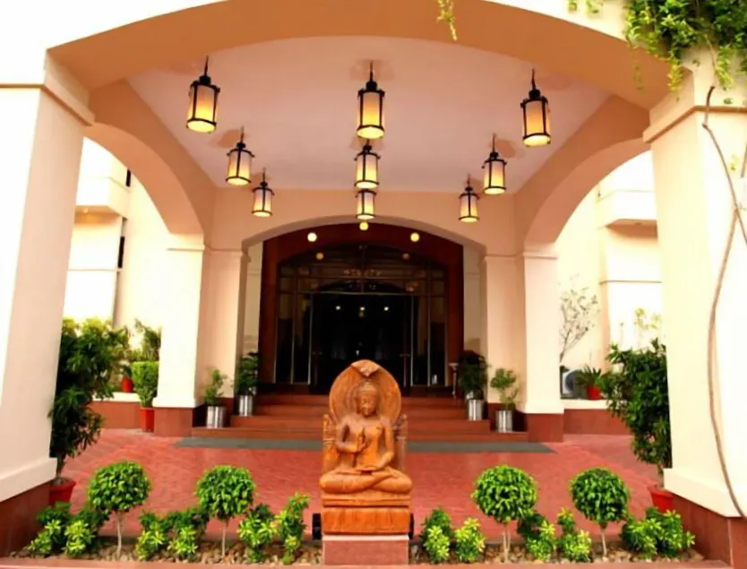 Hotel Paras Mahal - Image 1