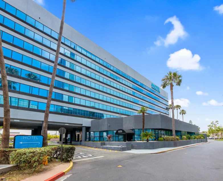 Hotel Huntington Beach - Image 1