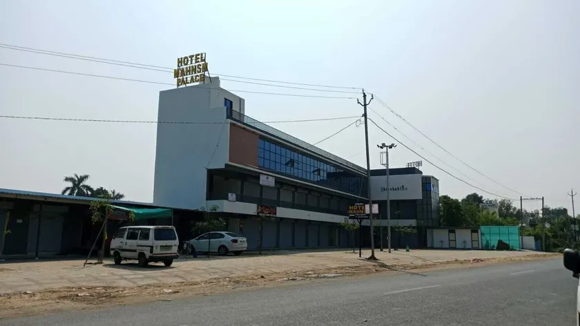 Hotel Mahnsh Palace - Image 1