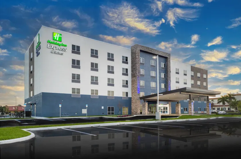Holiday Inn Express & Suites - Fort Myers Airport by IHG - Image 1