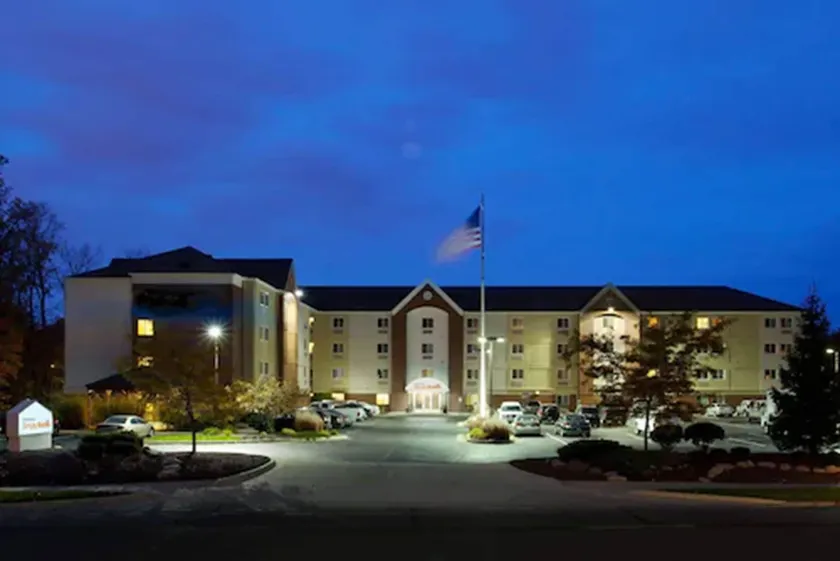 Sonesta Simply Suites Cleveland North Olmsted Airport - Image 1