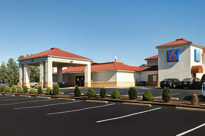 Motel 6 Shepherdsville, KY – Louisville South - Image 1