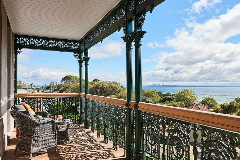 Portarlington Grand Hotel - Image 1