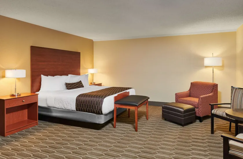 Best Western Plus Milwaukee Airport Hotel & Conference Center - Image 1