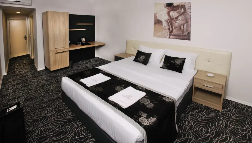 Gold Suite - Image 1