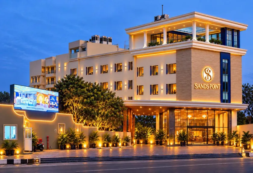 Sands Point Hotel - Image 1