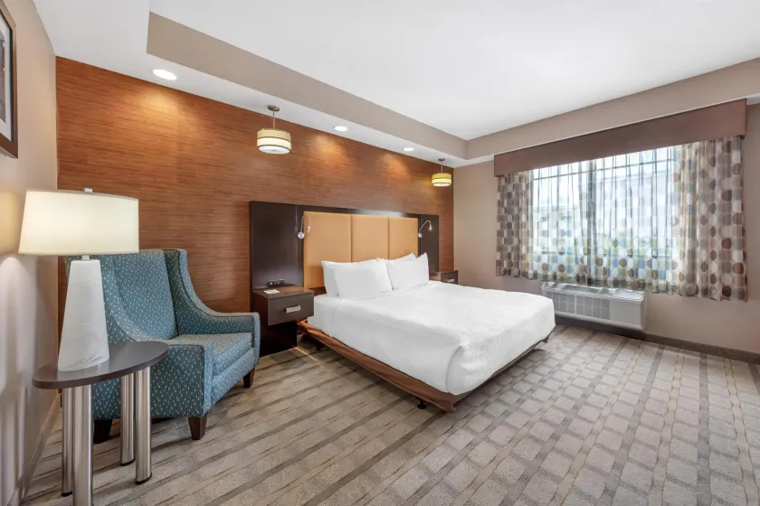 Best Western Plus Miami Executive Airport Hotel and Suites - Image 1