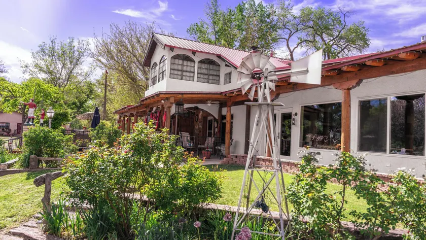 Red Horse Bed and Breakfast - Image 1