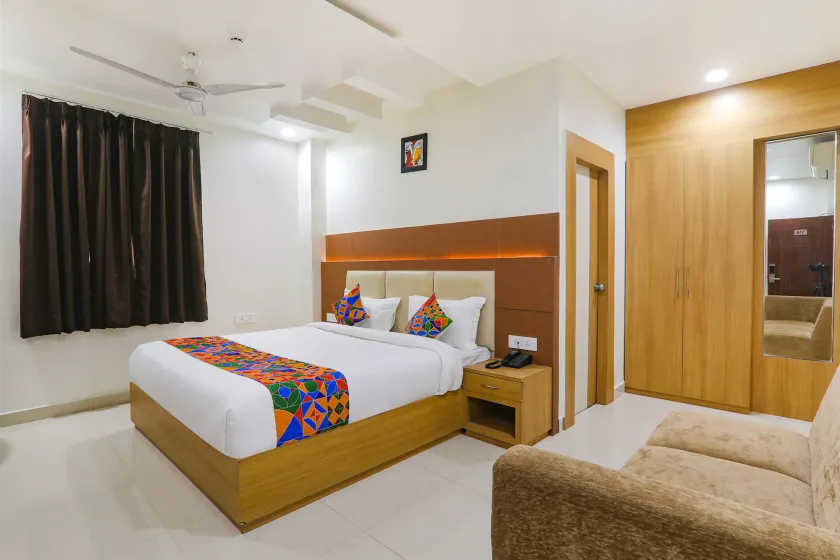 Fabhotel Ananda Inn - Image 1