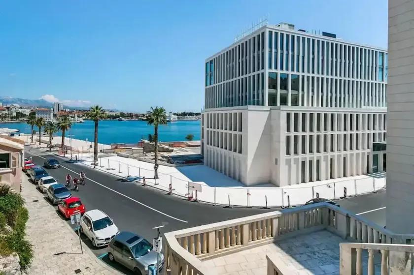 Garden Apartment Hotel - Image 1