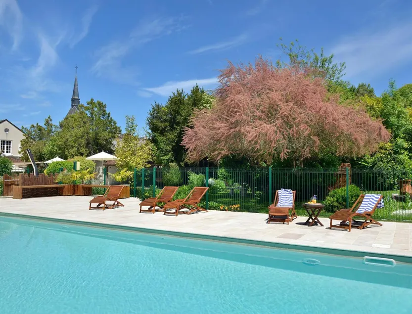 Logis Hôtel Auberge Du Centre Châteaux de la Loire - Image 1