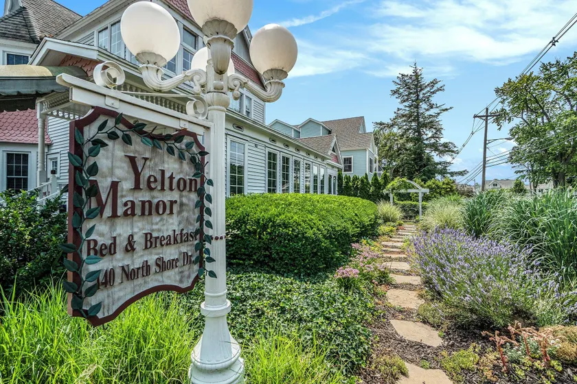 Yelton Manor Bed and Breakfast - Image 1