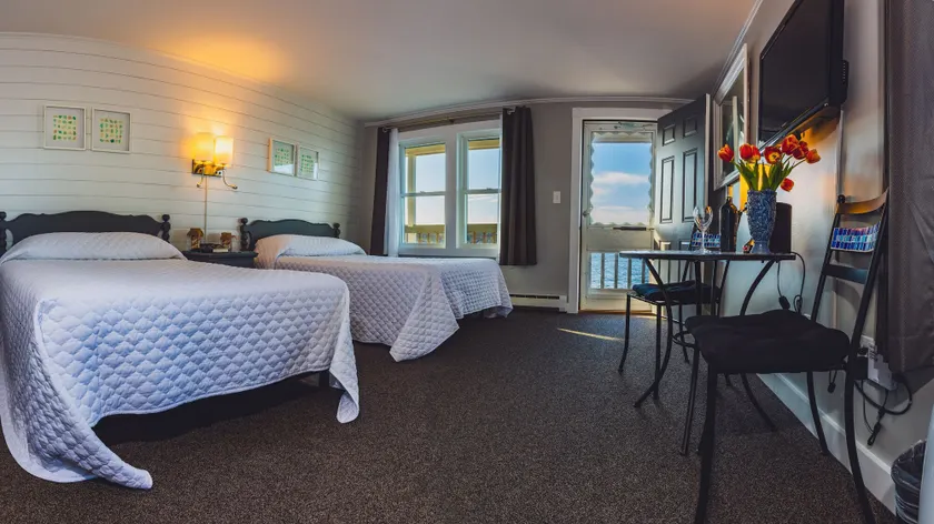 Bearskin Neck Motor Lodge - Image 1