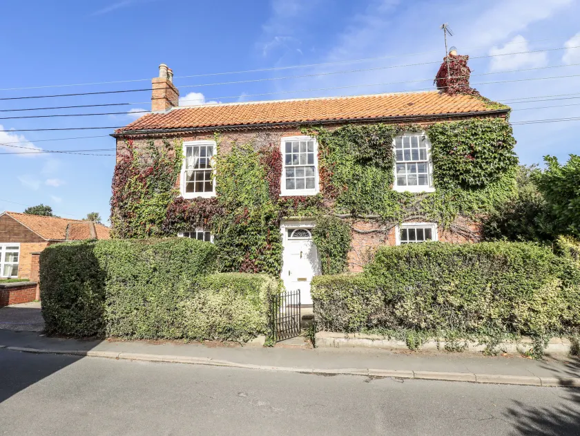 Historic farm house - Image 1