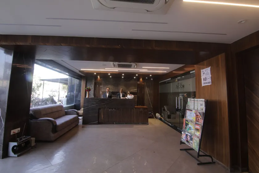 Hotel Silver Shine - Lobby