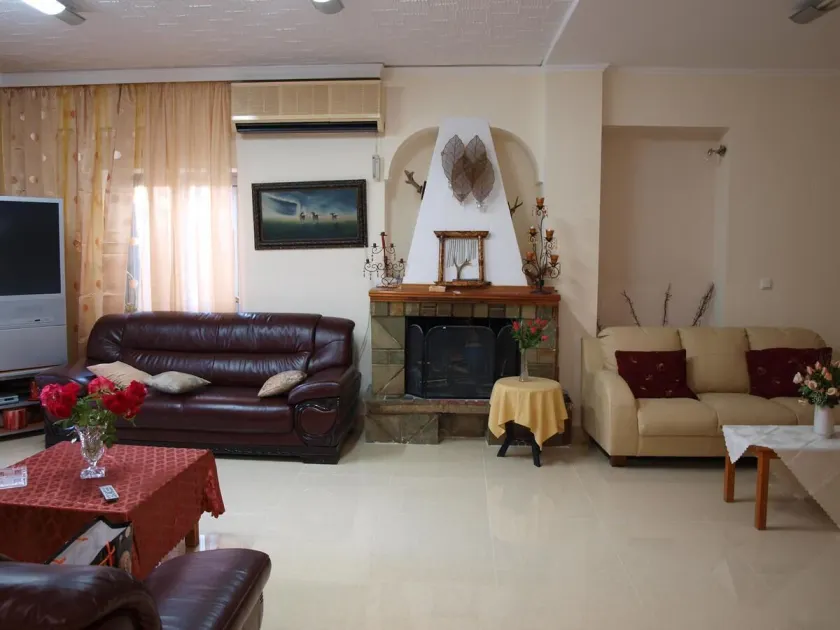Hotel Pyrgos - Image 1
