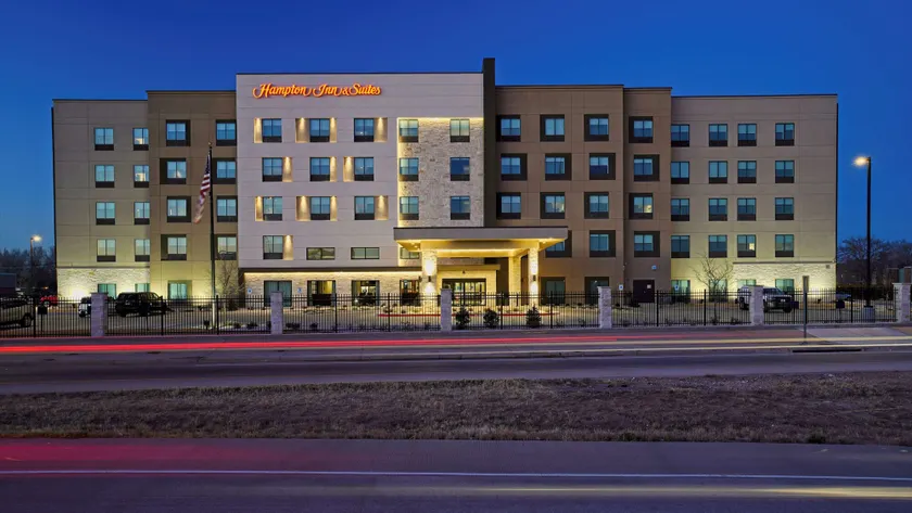 Hampton Inn & Suites Lubbock University - Image 1