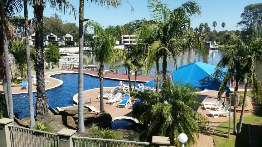 Yarrawonga Waterfront Apartments - Image 1