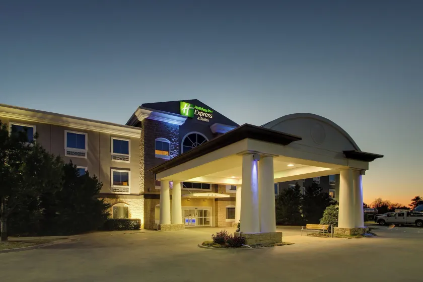 Holiday Inn Express Hotel & Suites Vernon College Area by IHG - Image 1