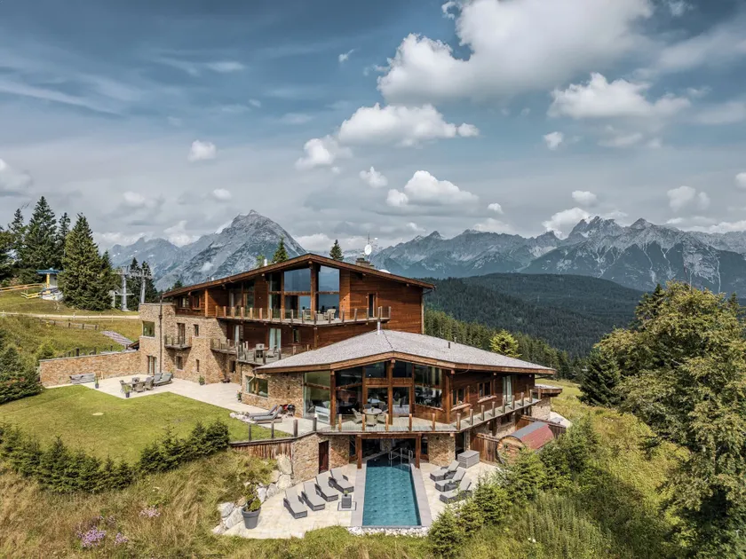CHALET G12 - Mountain Luxury Apartments by Peak Stay - Image 1