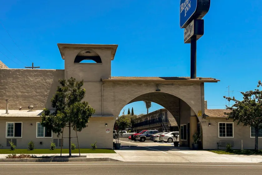 Rodeway Inn National City San Diego South - Image 1