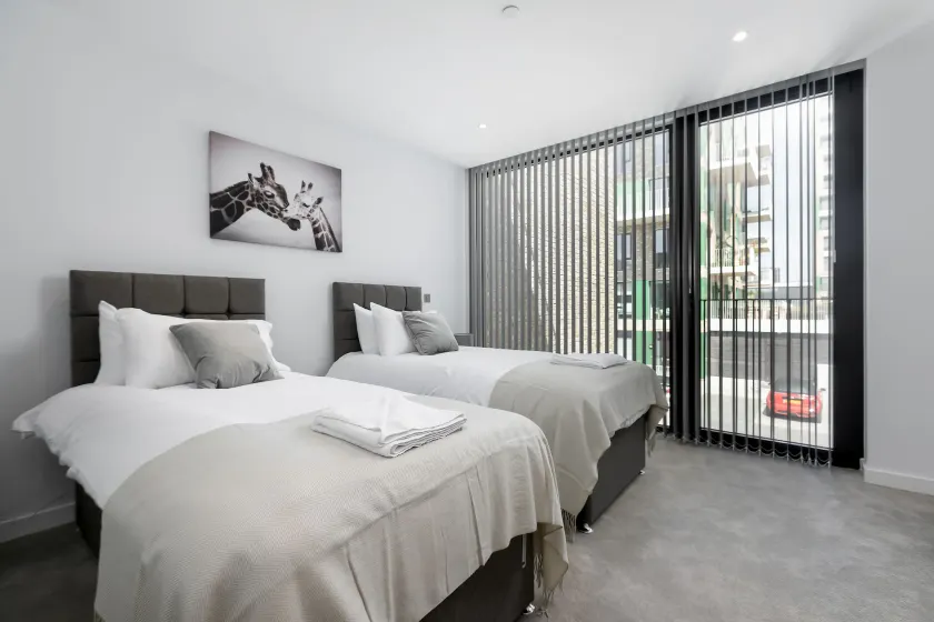 Modern Townhouse Near 02 Arena & Excel - Image 1