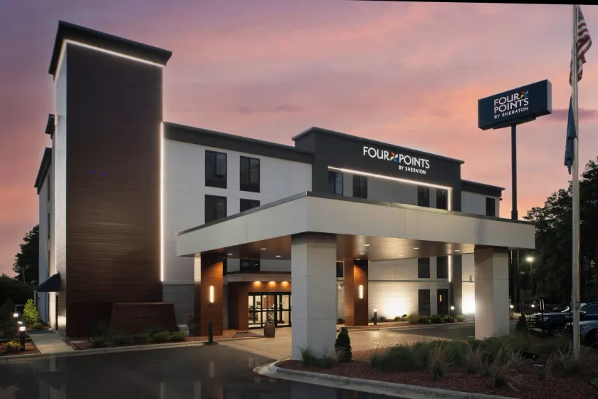 Four Points by Sheraton Fayetteville Fort Bragg - Image 1