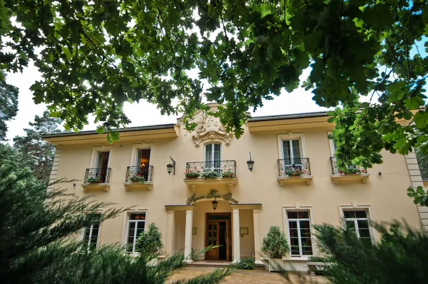 Kronon Park Hotel - Image 1