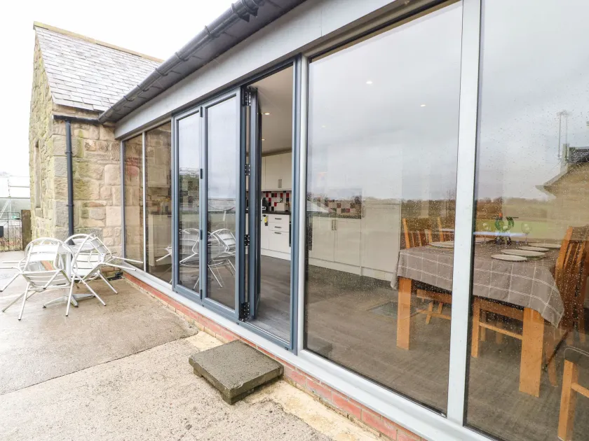 Houghton North Farm Cottage - Image 1