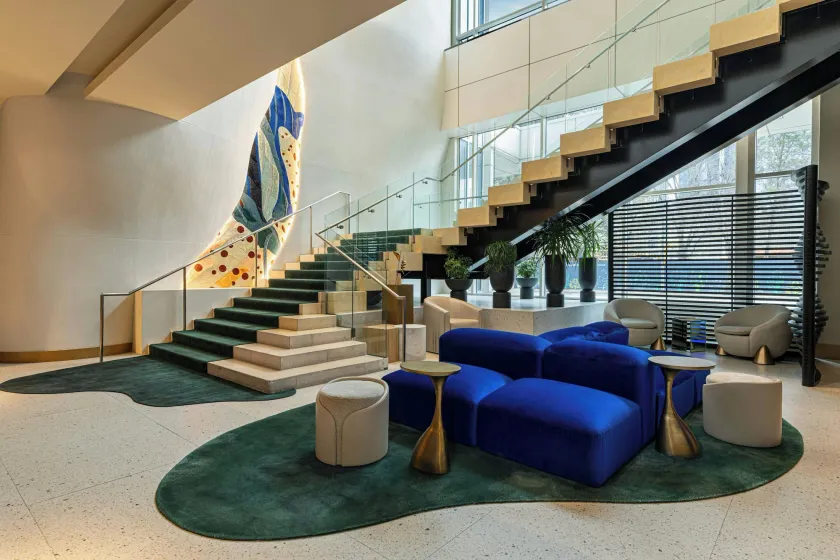 W Dallas - Image 1
