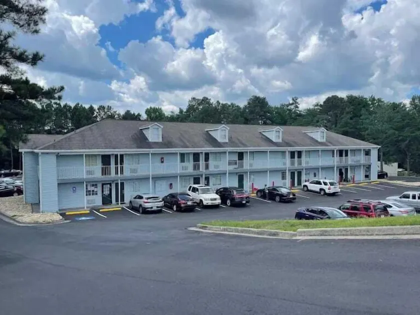 Live In Lodge Lilburn - Image 1