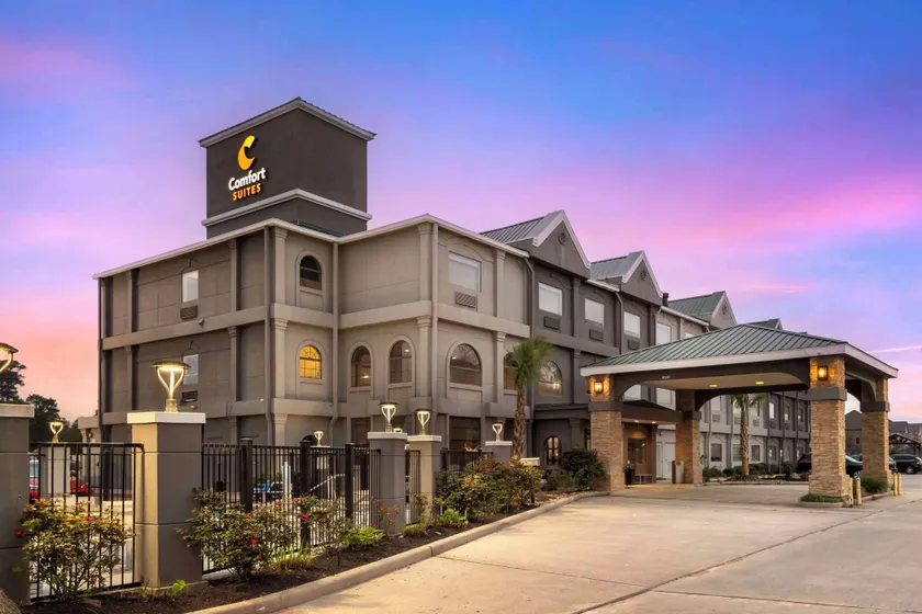Comfort Suites Shenandoah-The Woodlands - Image 1