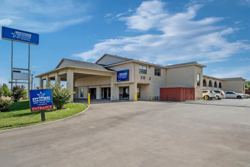 Americas Best Value Inn Midlothian - Image 1