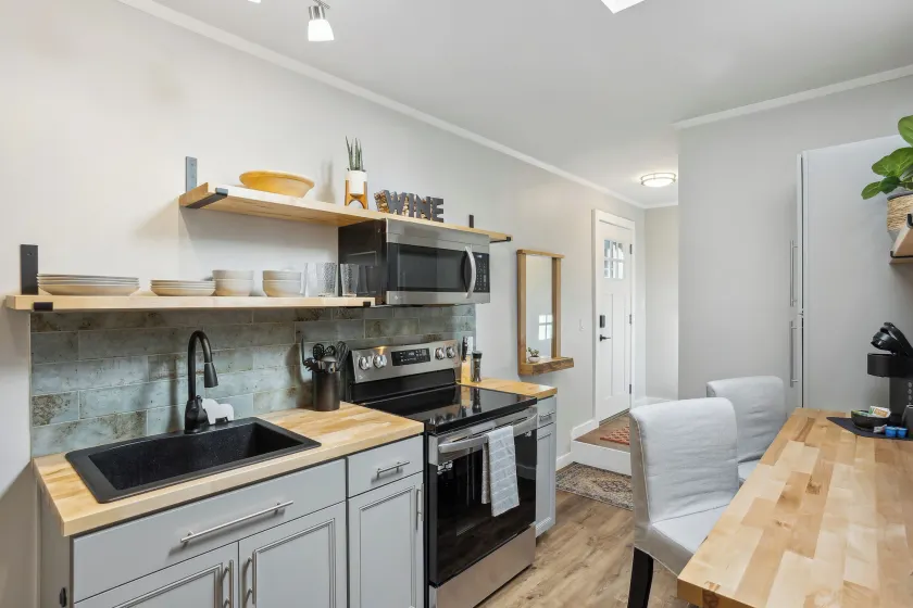 Pet-friendly Kent Vacation Rental, Walk to Lake! - Interior