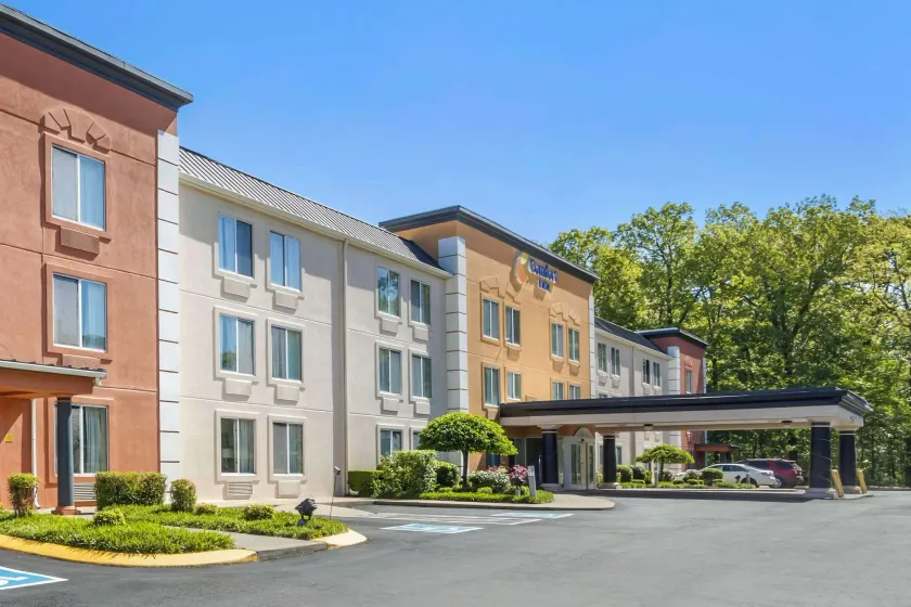Comfort Inn Dickson - Image 1