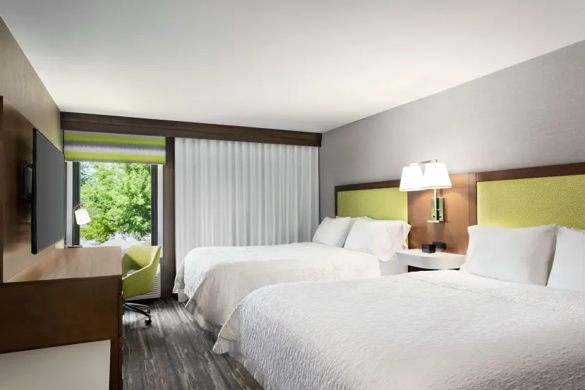 Hampton Inn Milwaukee/Brookfield - Image 1
