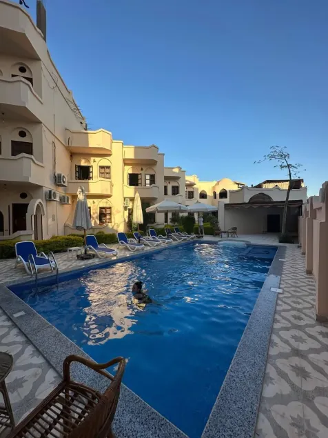 El Nakhil Hotel - Image 1