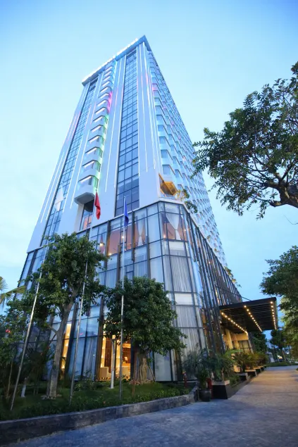 Central Luxury Hạ Long Hotel - Image 1