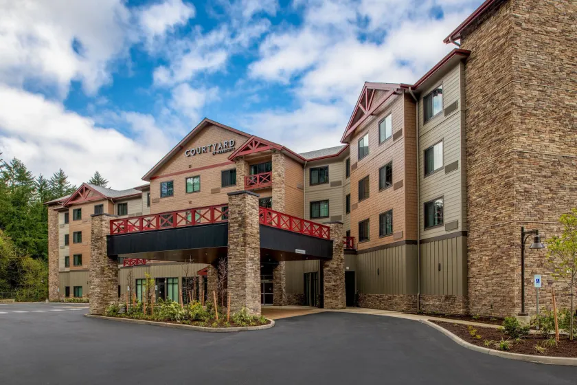 Courtyard by Marriott Olympia - Image 1