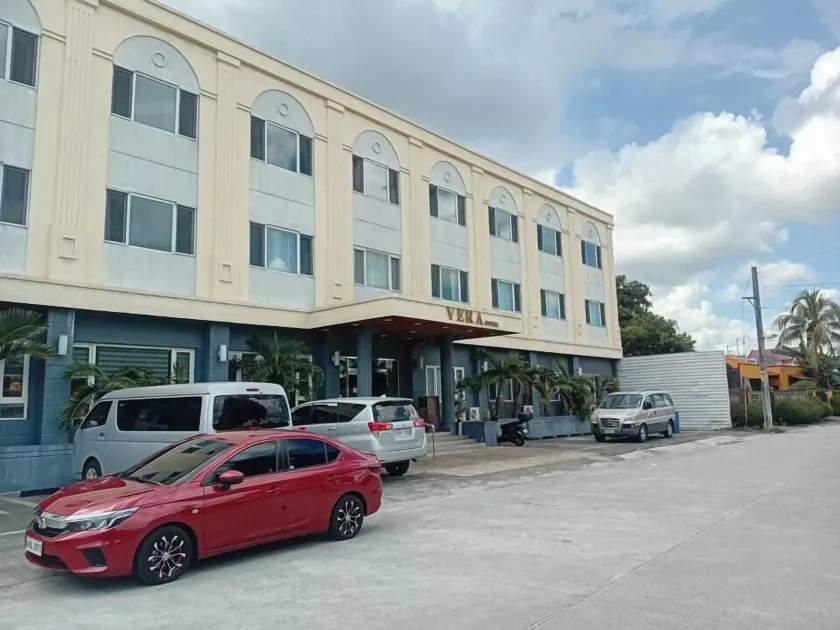 Townhouse Oak Vera Hotel Near Clark International Airport - Image 1