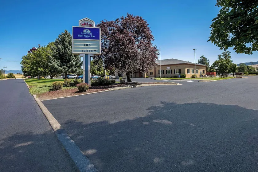 Americas Best Value Sandman Inn - Image 1