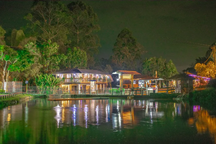 Hotel Campestre Lagos de Venecia - Chalet, glamping, camping y overlanding - Image 1