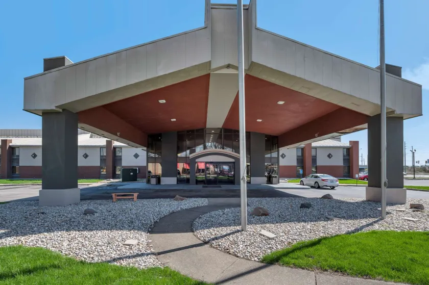 Suburban Studios Lafayette - Image 1