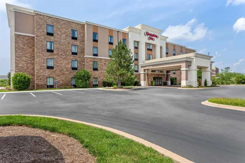 Hampton Inn DeKalb, IL - Image 1