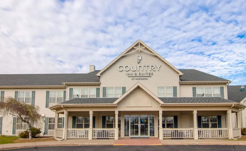 Country Inn & Suites by Radisson, Stockton, IL - Image 1