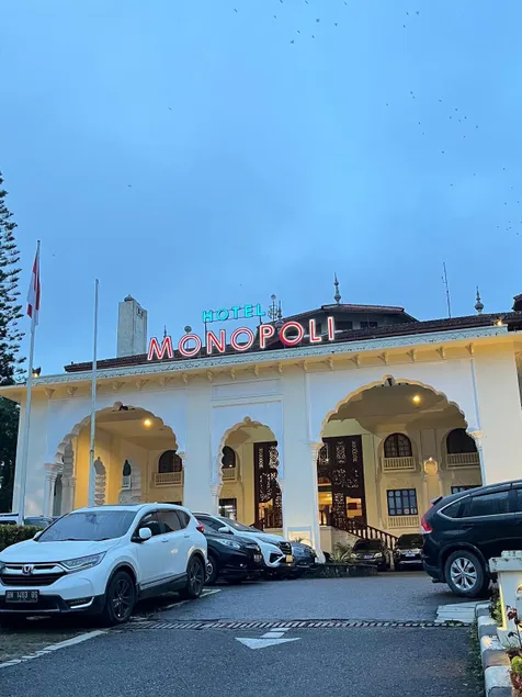 Monopoli Hotel Bukittinggi - Image 1